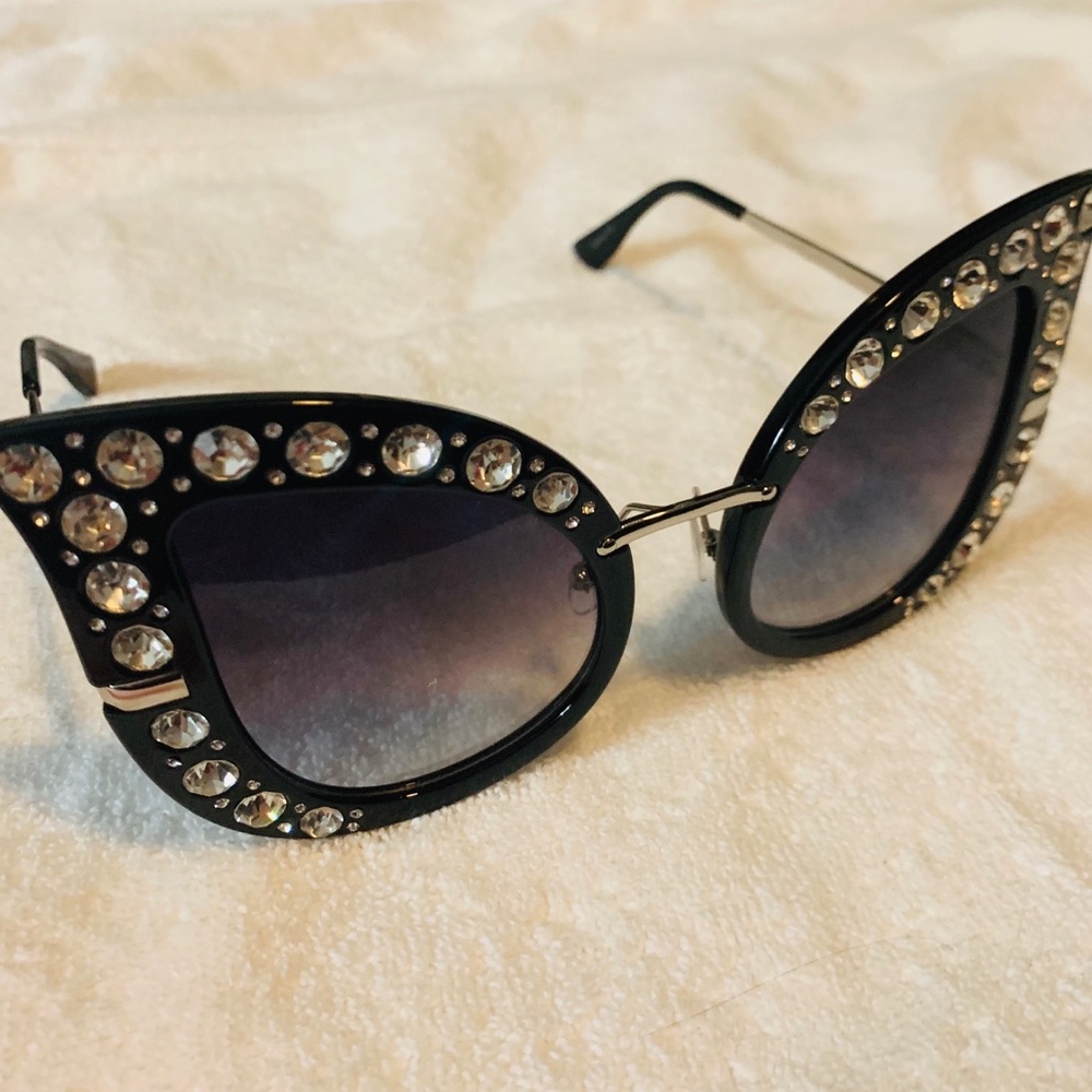 😎 Brand New Fashion Sunglasses 😎